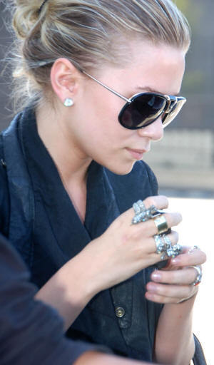 http://pindilusen.blogg.se/images/2008/ashley_olsen_maxfieds_hollywood_june_29_2007_06_small_1183993669_1209679748_4419895.jpg